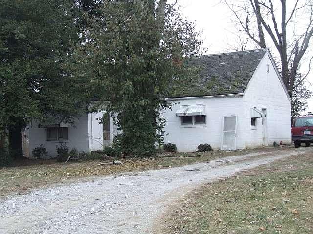 1st image of 452 Prewitt Pike