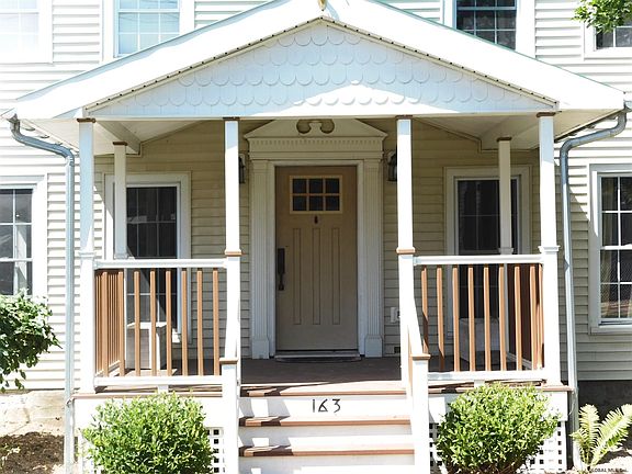 4th image of 163 Grand St