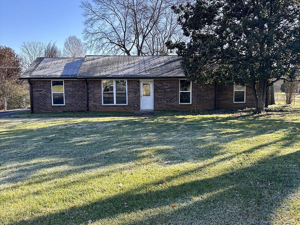 1st image of 100 Benefield Dr