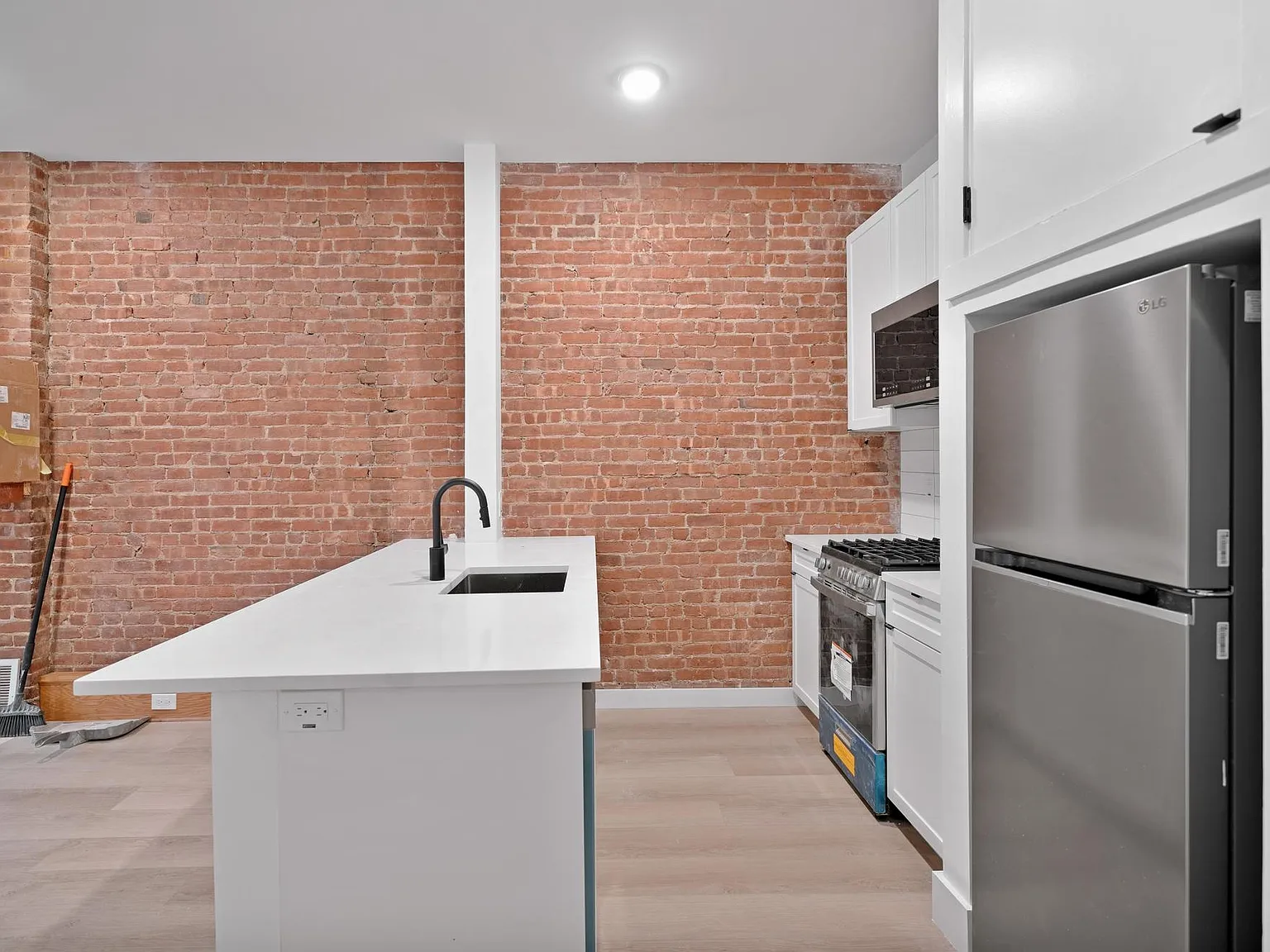 1 bed, 1.0 bath, $3,225 — Photo 3