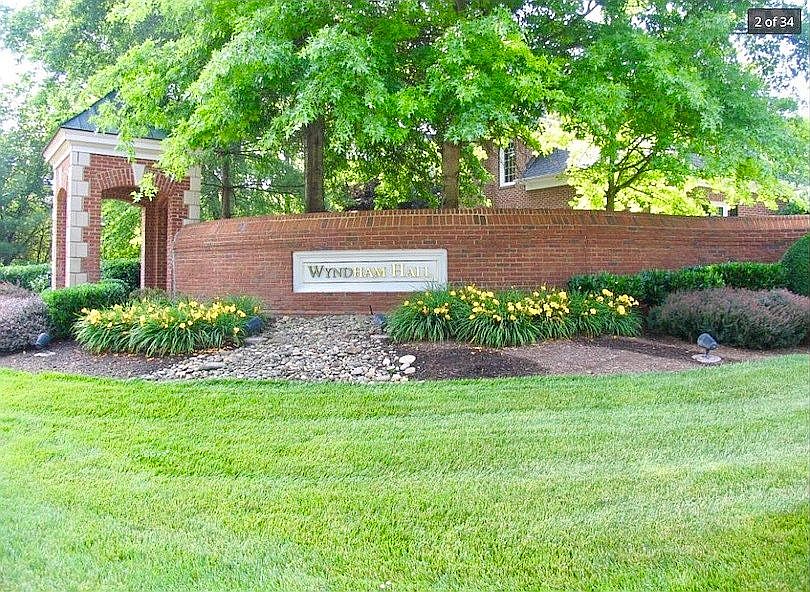 Wyndhall- walk to shopping!