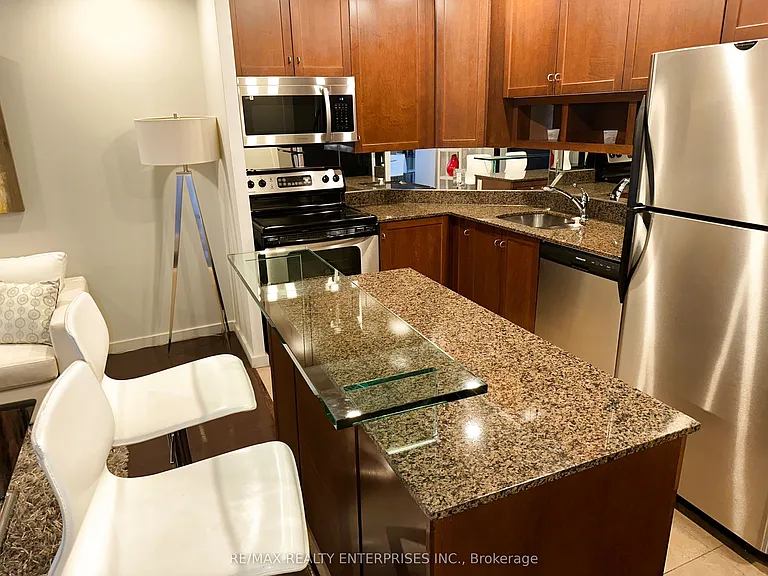 8 York St #2710 — Photo 11