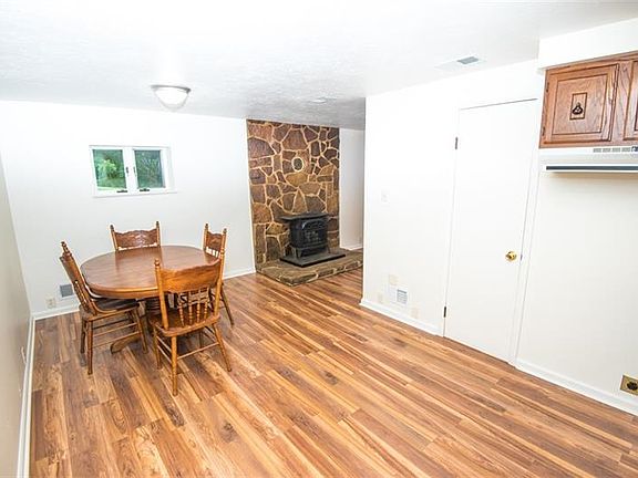 5th image of 211 Blackburn Ln