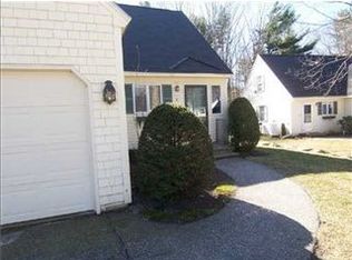 8 Chickadee Ln, Kennebunk, ME 04043