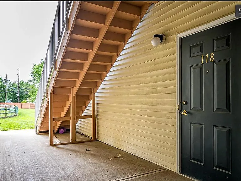 118 Frank Ct #118 — Photo 2