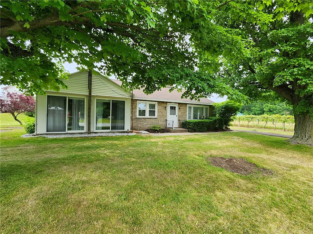 1040 Freeport Rd photo 1