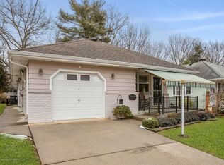 19 Mount Logan Ln, Toms River, NJ
