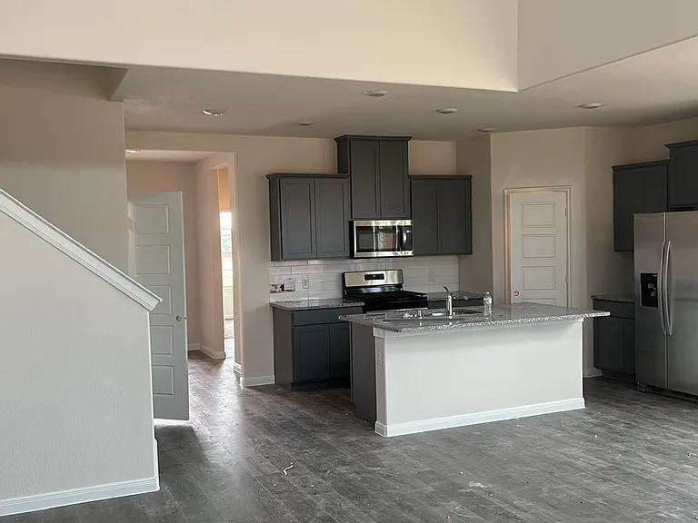 13401 Sueca Dr — Photo 2