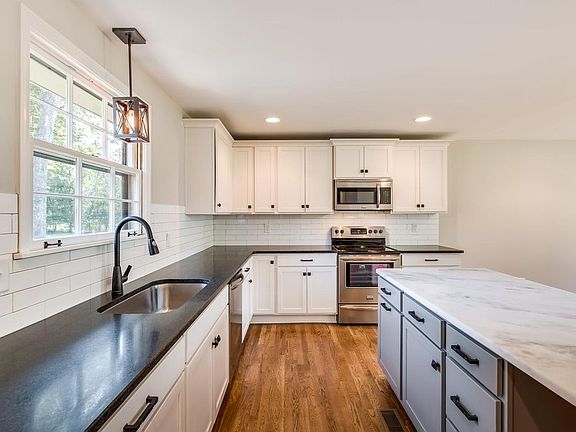 5th image of 199 Berrywood Dr