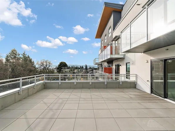 1102 Esquimalt Rd #307, Esquimalt, BC V9A 3N3