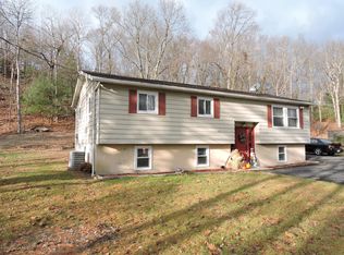 219 Becca Ln, Stroudsburg, PA 18360