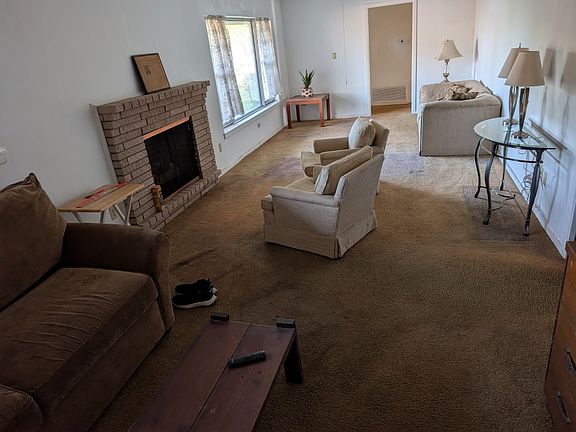 2nd image of 111 Maxine St