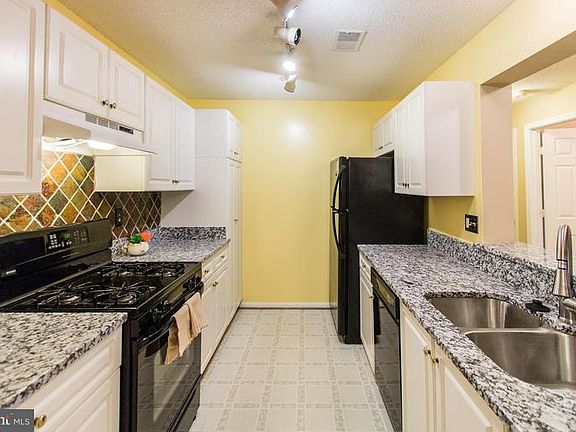 2nd image of 10003 Vanderbilt Cir APT 10-1