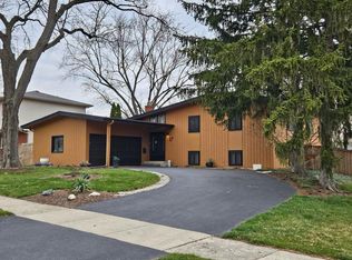 17 Tupelo Ave, Naperville, IL 60540