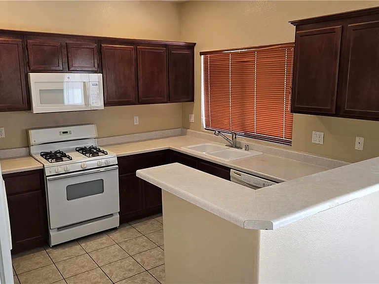 1154 Maple Pines Ave — Photo 7