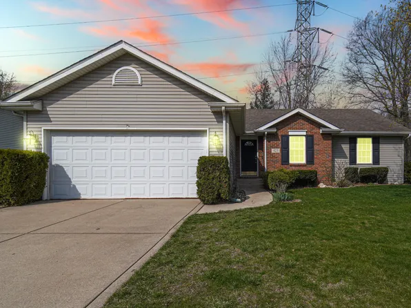 923 Essex Dr, Porter, IN 46304