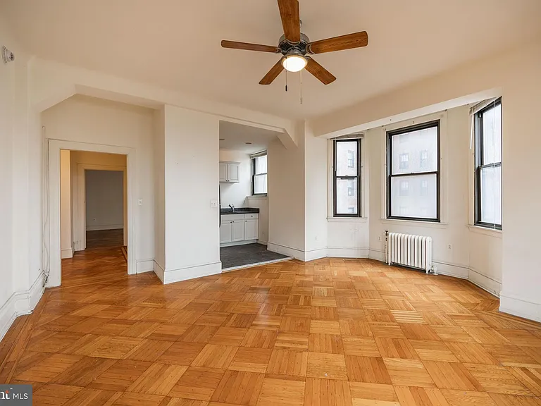 250 S 13th St #4D — Photo 4