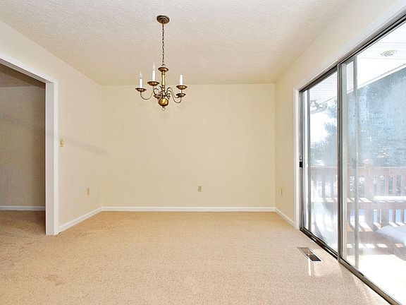 4th image of 80 Somerset St NW