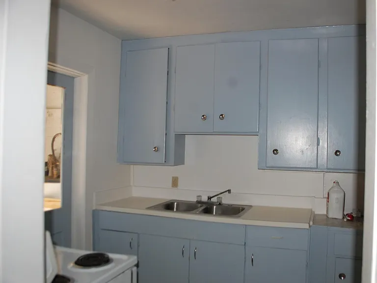 211 NW 25th St — Photo 5