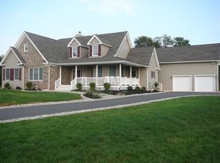4 Leslie Ct, Flemington, NJ 08822