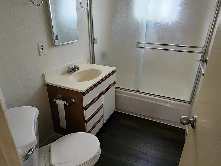 220 Crescent Dr — Photo 7