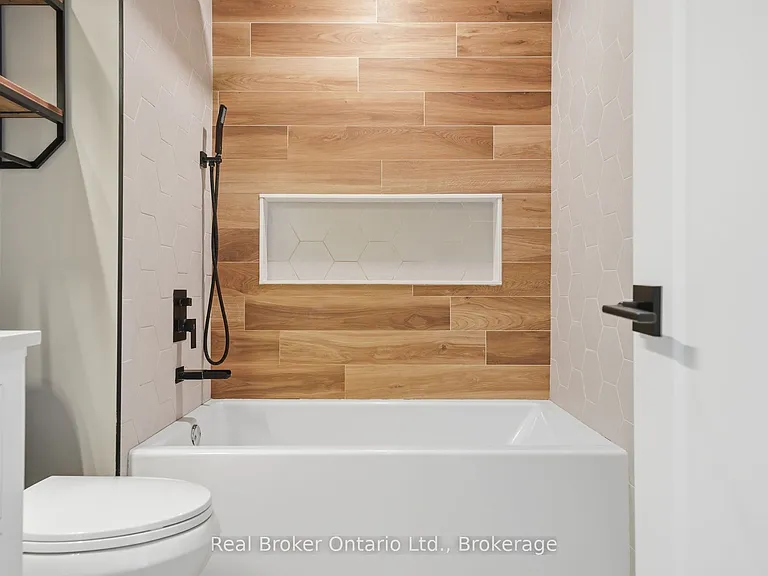 58 Rosslyn Ave N #2 — Photo 22