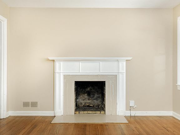 4th image of 829 Martinwood Ln