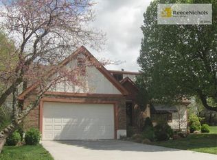2020 NW Lowenstein Dr, Lees Summit, MO 64081
