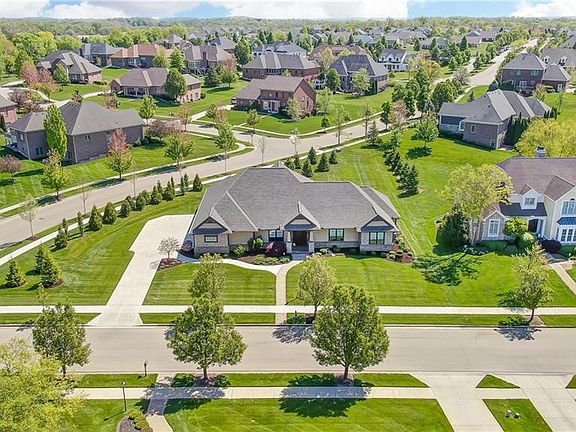 3rd image of 1406 Huntland Ct S