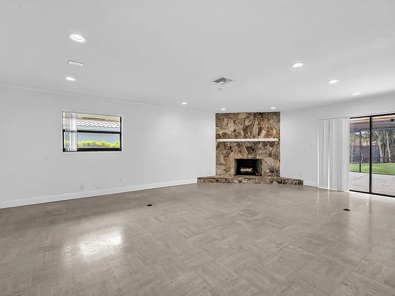 6878 Entrada Pl — Photo 29