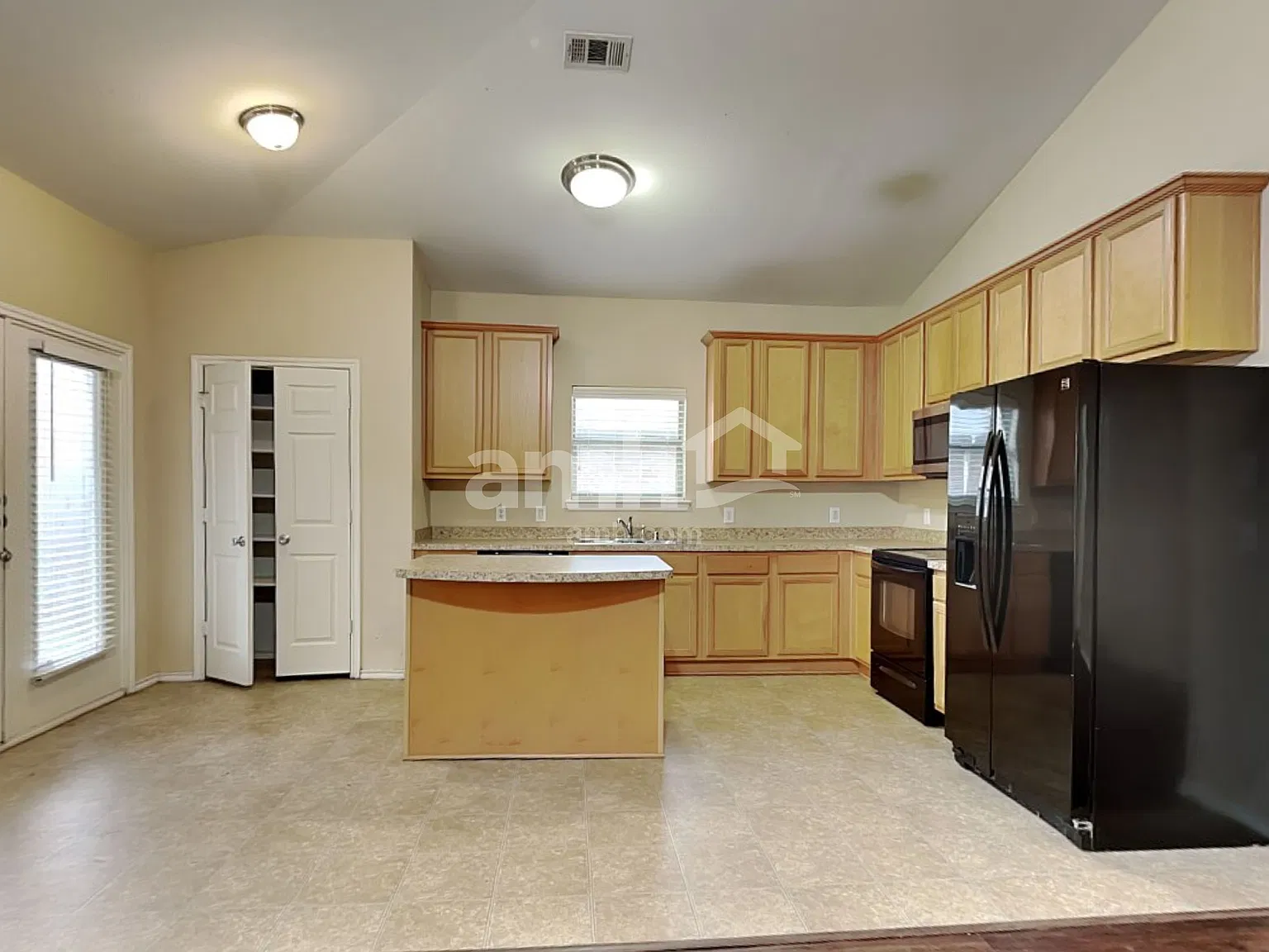 3 bed, 2.0 bath, 1652 sqft, $2,360 — Photo 4