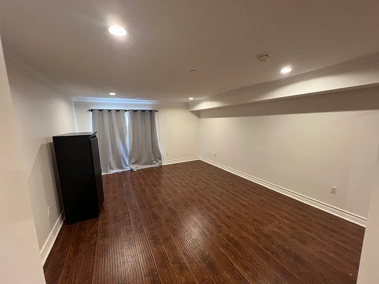 1621 Barry Ave #301 — Photo 11