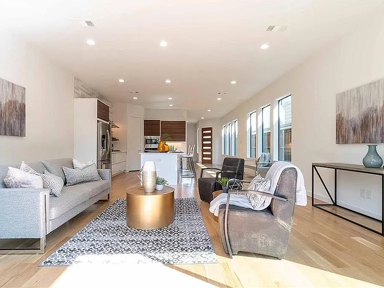 2333 Hondo Ave — Photo 10