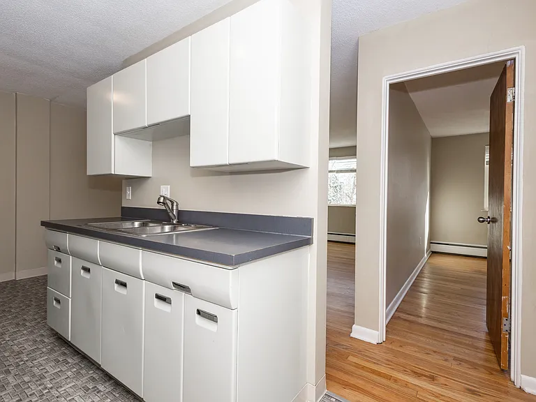 Kent Apartments — Photo 49