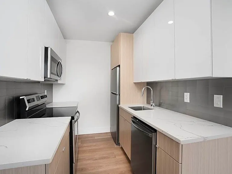 23-33 Astoria Blvd #7E — Photo 2