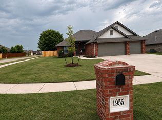 1955 W Flintlock Way, Mustang, OK 73064
