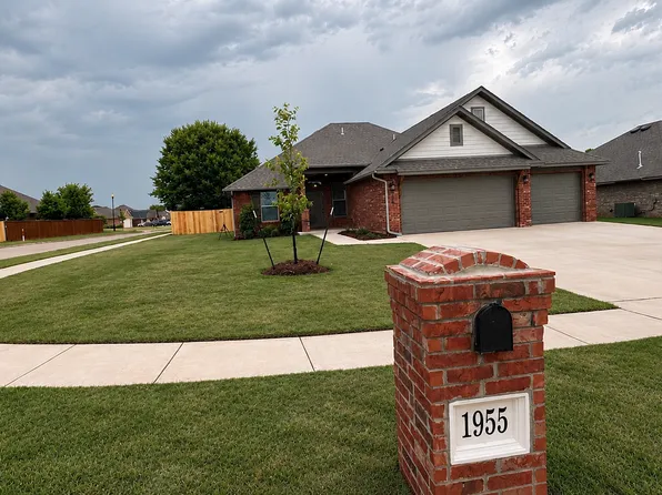 1955 W Flintlock Way, Mustang, OK 73064