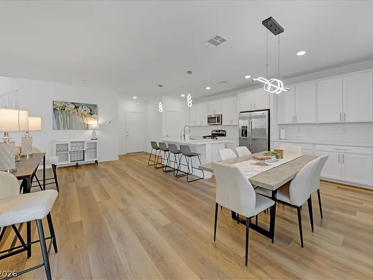 299 Mount Tyndall St — Photo 14