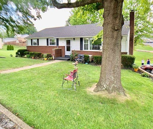 3rd image of 501 Circle Dr