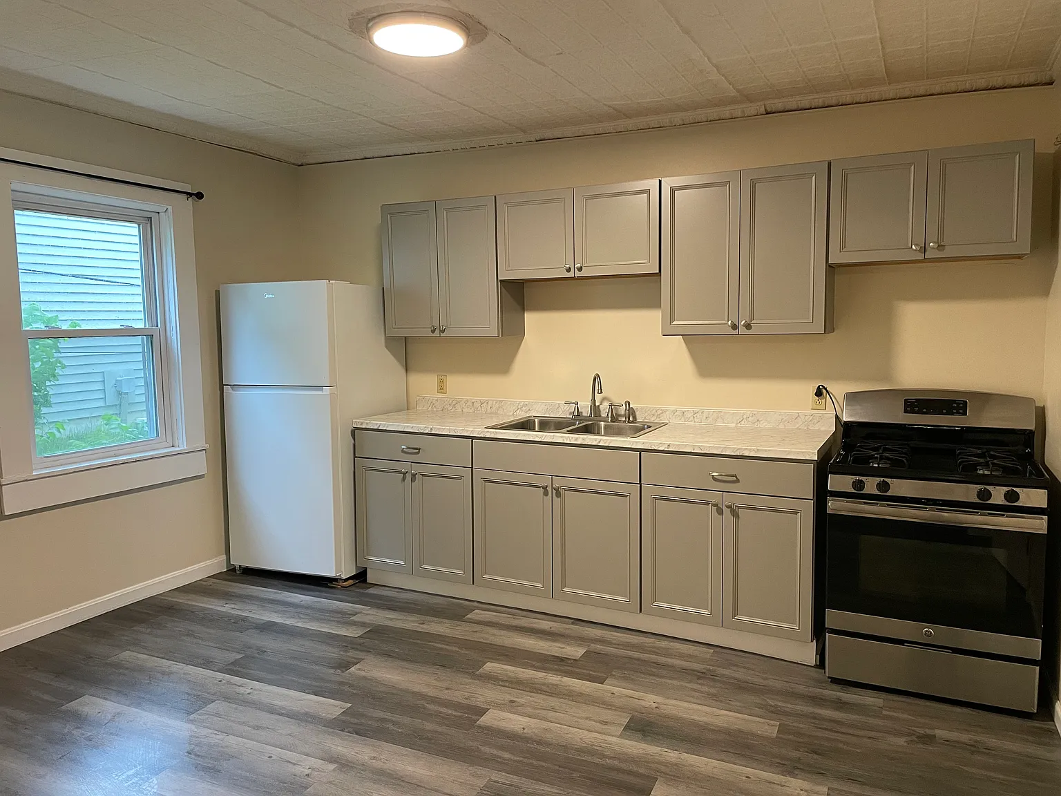 380 North Ave — Photo 2