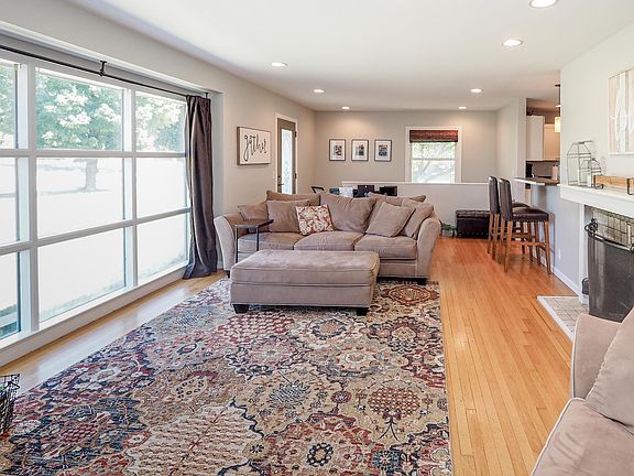 5th image of 2529 Brookhaven Dr