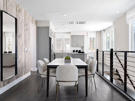 Cafe area for casual or formal dining