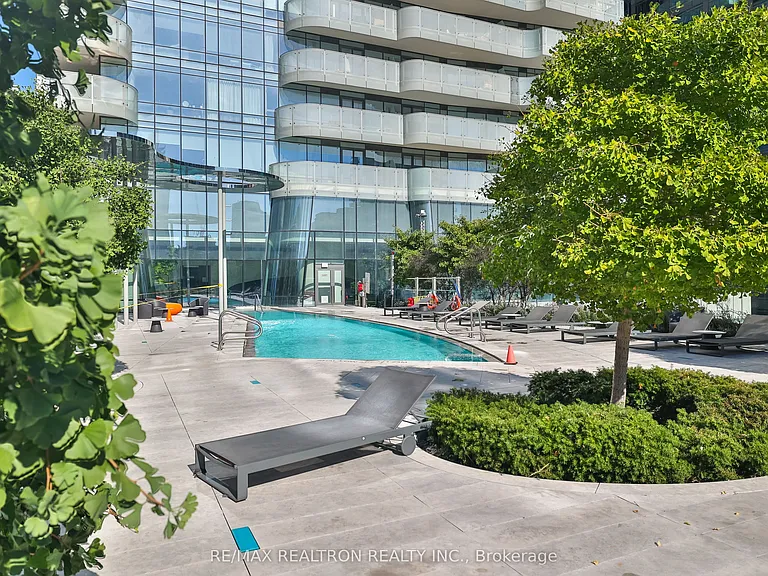 1 Bloor St E #3211 — Photo 34