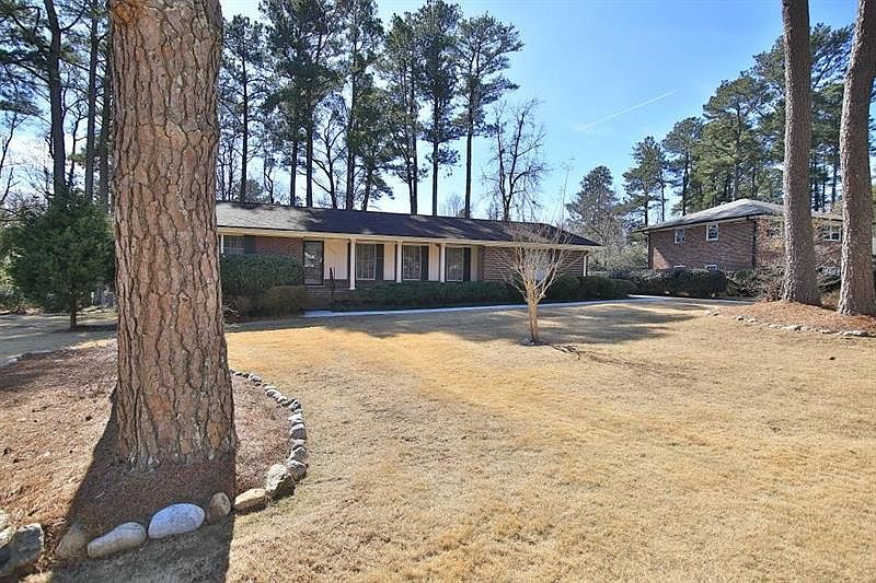 2nd image of 1933 Lavista Cir