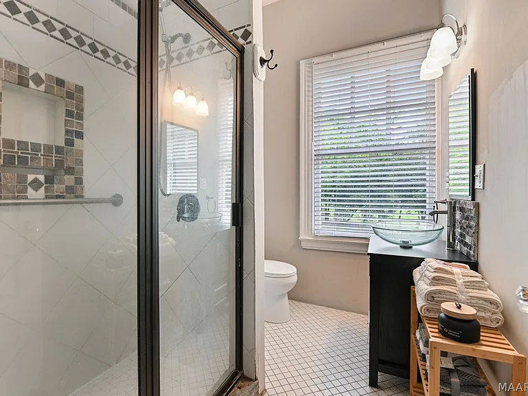 264 E Fairview Ave — Photo 42