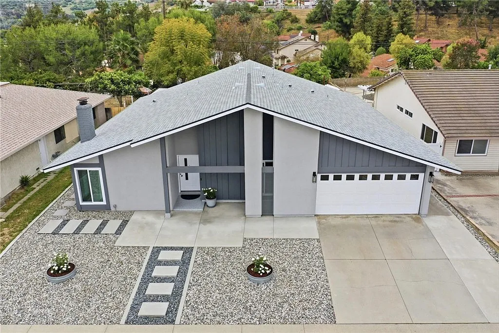 4 bed, 2241 sqft, $4,600 — Photo 1