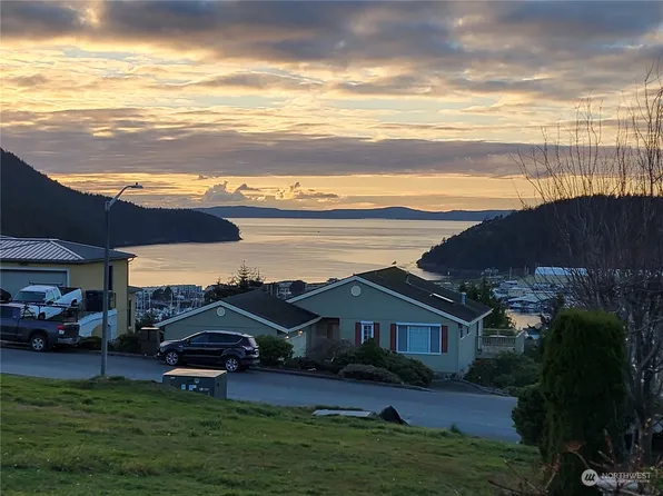 4818 Yorkshire Drive, Anacortes, WA 98221