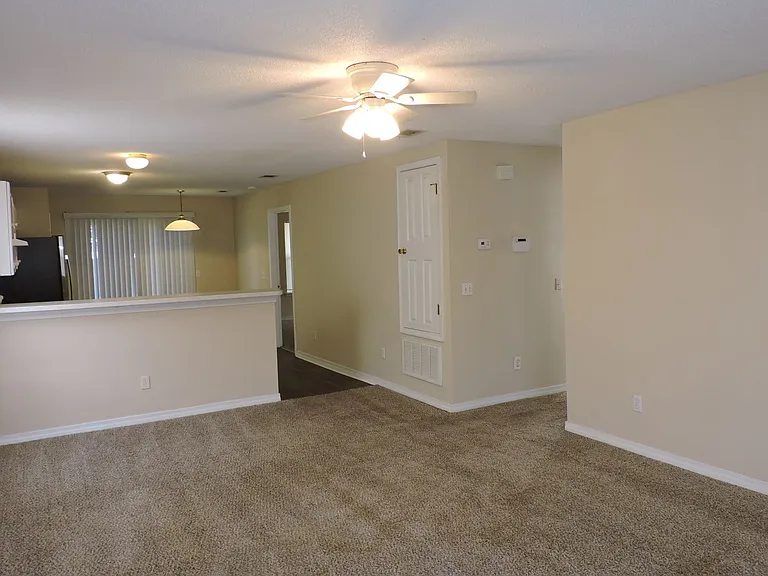 1005 Antigua Cir — Photo 18