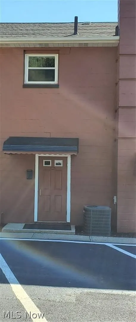 3 bed, 1.0 bath, $2,000 — Photo 1