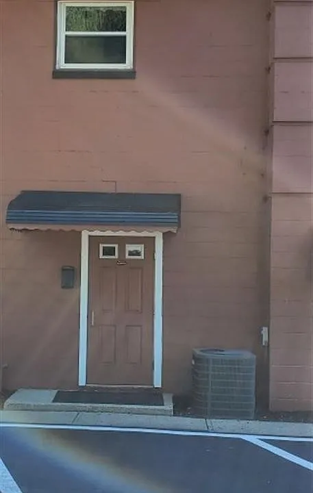 1313 W Main St
